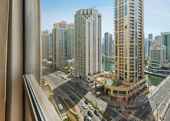 Spacious 5Br Apartment With Maid\'S Room On Jbr Beach - Prime Location, Steps From Shops, Dining & Entertainment - By Sunkissed Holiday Homes