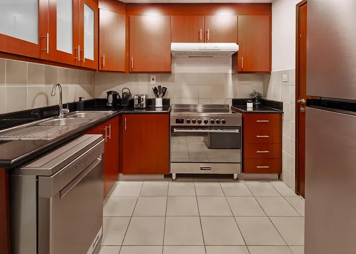 Spacious 5Br Apartment With Maid\'S Room On Jbr Beach - Prime Location, Steps From Shops, Dining & Entertainment - By Sunkissed Holiday Homes