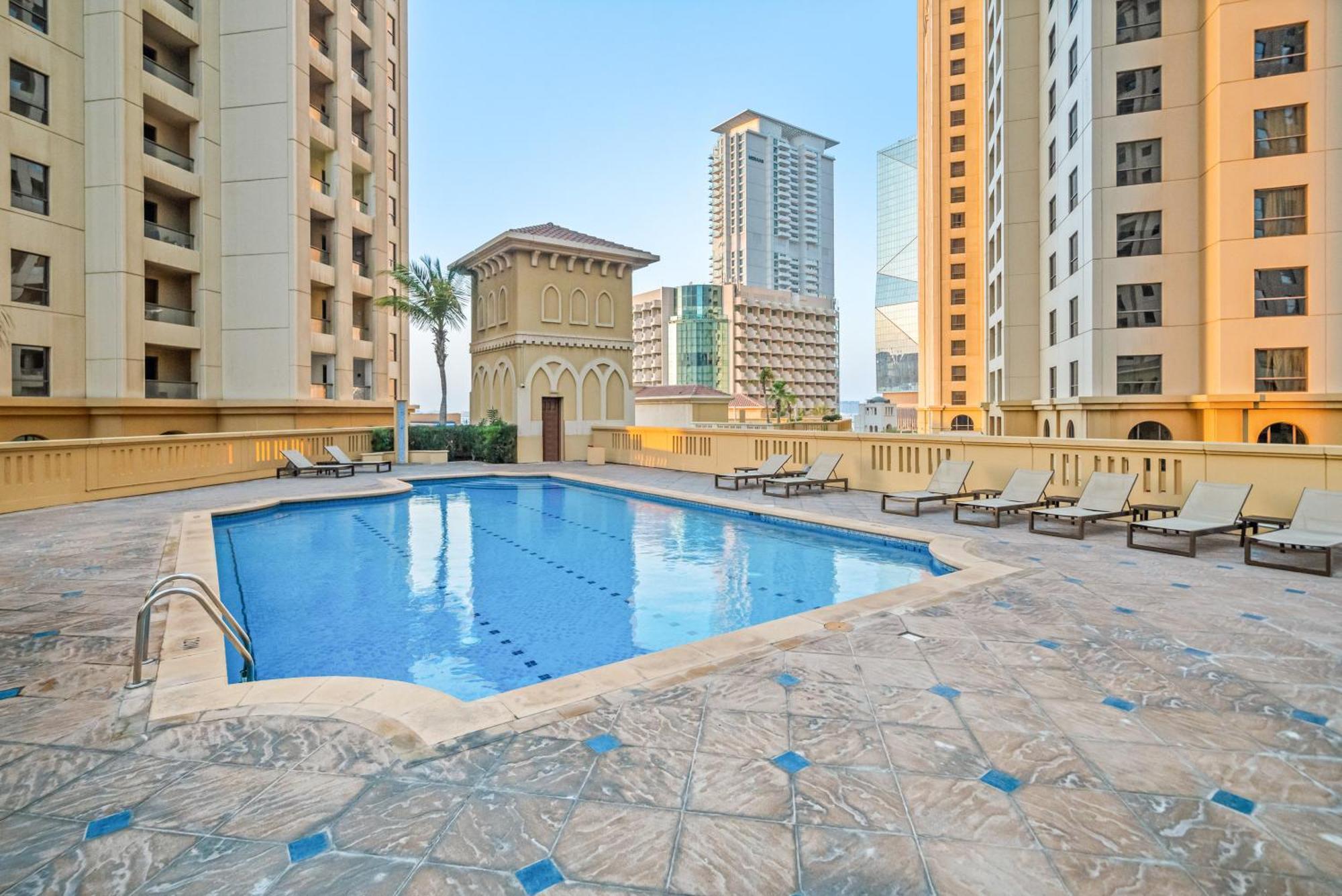 Spacious 5br With Maid's On Jbr - Prime Location, Steps From Shops, Dining & Entertainment - By Sunkissed Homes Apartment Dubai